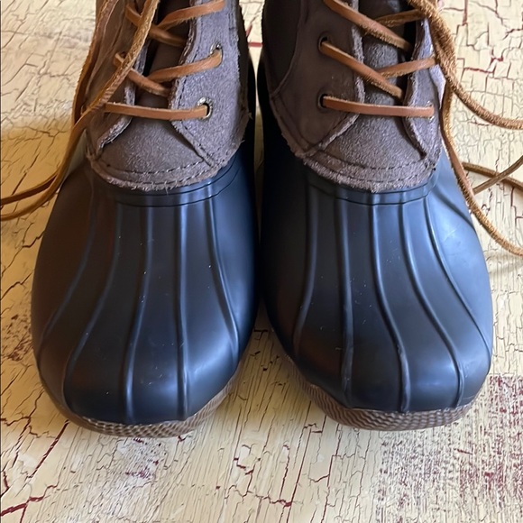 Sperry Tan and Black Fur-Lined Boots - Picture 9 of 10